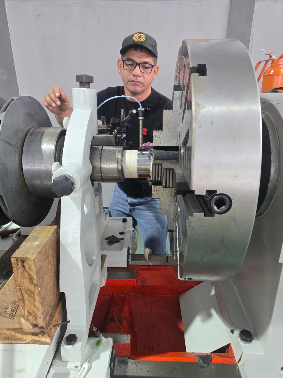 SERVICIO DE TALLERES (VERIFICACION DE RUNOUT MECANICO EJE)